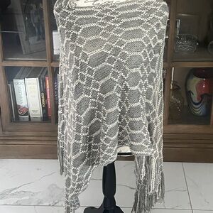 Chic Gray and White Knit Wrap NWOT